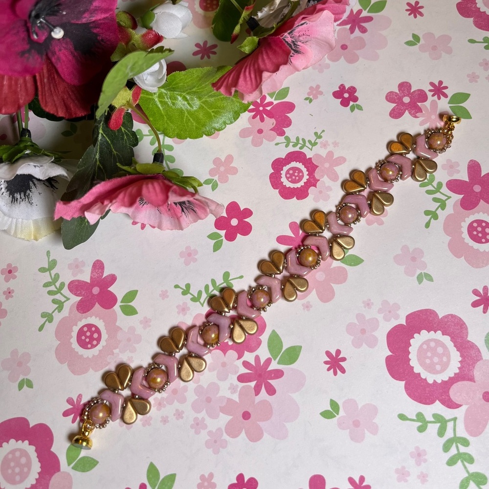 Handmade fashion beaded jewelry in pink and gold.
